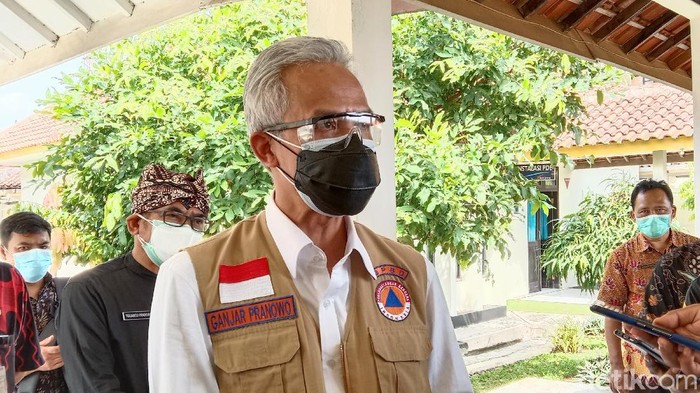 Gubernur Jateng Ganjar Pranowo saat berada di RSUD dr Tjitrowardojo Purworejo, Kamis (1/7/2021).