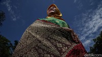 Usut punya usut, ternyata Ratna pernah menjual sebuah songket yang dibanderol hingga Rp 4.000.000. Ratna menuturkan murah atau mahalnya Songket Batu Bara ditentukan dari bahan yang digunakan, waktu pengerjaan hingga bentuk motifnya. 