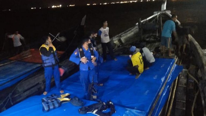 Kapal pengangkut kayu-pasir ilegal ditangkap di Riau (Dok istimewa)