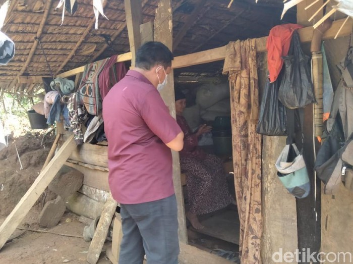 Keluarga di Cianjur tinggal di gubuk reot.