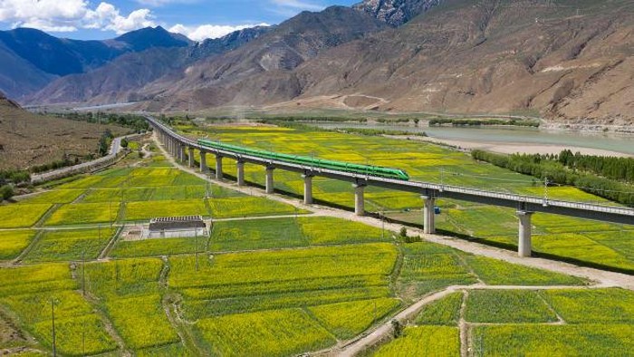 Kereta peluru tibet