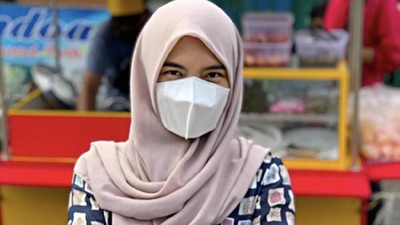 8 Foto Pramugari Cantik Alih Profesi Berjualan Lontong Sayur Efek Pandemi