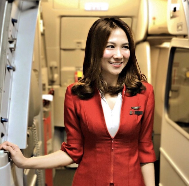 Meitry sebelumnya juga mempunyai usaha sate taichan bersama Qorry. Setelah itu Meitry dan Qorry sepakat untuk membangun usaha lontong sayur pada 14 Februari 2021. Usaha itu dibuat mereka setelah masa kontrak di sebuah maskapai diputus karena pandemi dan mereka dirumahkan selama enam bulan tanpa digaji. Foto: Dok. Tangkap layar Instagram @qorrynatawijaya.