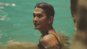 6 Gaya Oscar Lawalata Liburan di Sumba, Percaya Diri Berbusana Wanita