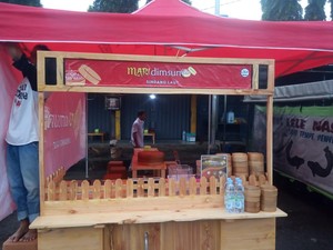Berkat Spanduk Promo yang Pancing Emosi, Dimsum Ini Jadi Laris Manis