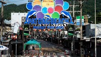 Di tengah Thailand menghadapi gelombang ketiga pandemi COVID, Phuket telah berupaya untuk membentengi wilayahnya untuk melindungi pengunjung dan warga lain.