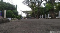 Kanit Laka Sat Lantas Polres Garut Ipda Priyo Sumbodo mengatakan, ada lima titik penyekatan di perbatasan Garut dengan kabupaten tetangga.