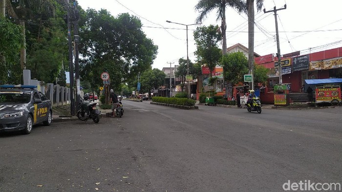 Kabupaten Garut dinyatakan berstatus zona merah penyebaran virus COVID-19 setelah mengalami lonjakan penambahan kasus.
