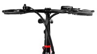 E-bike ini dilengkapi dengan motor bertenaga 250-Watt dengan daya baterai sebesar 36 Volt buatan Samsung. Sepeda ini semakin keren dengan berbagai fitur pilihan mengemudi layaknya mengendarai mobil, sehingga pesepeda bisa mengayuh Ducati e-bike lebih nyaman. Foto: ducati.com