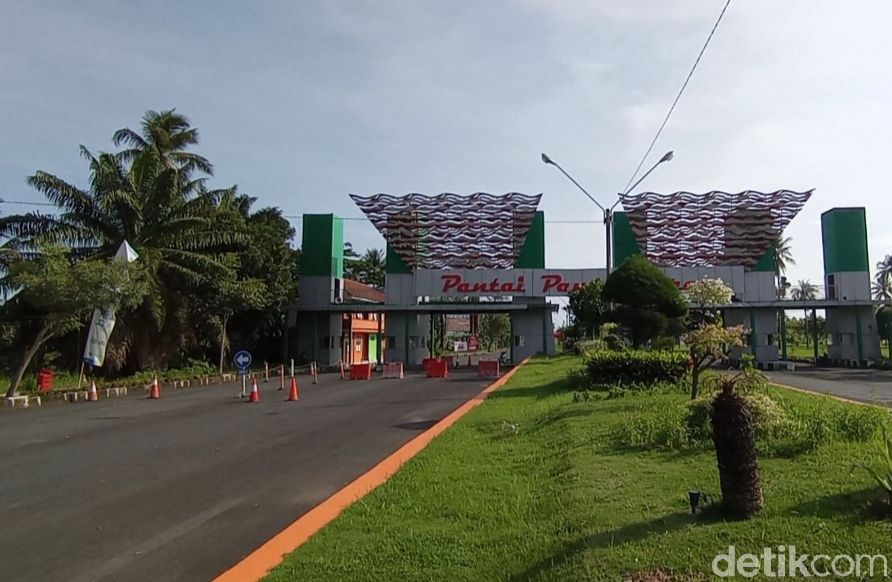 Sepinya Pantai Pangandaran tanpa wisatawan