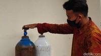 Di Batang,  di Toko alkes CV Artasindo Medika yang berada di Proyonanggan Tengah, Batang ini, dirinya hanya mendapatkan oksigen isi ulang dengan ukuran satu liter. Padahal, menurutnya, oksigen satu liter akan habis dalam waktu dua hari untuk kebutuhan mertuanya.