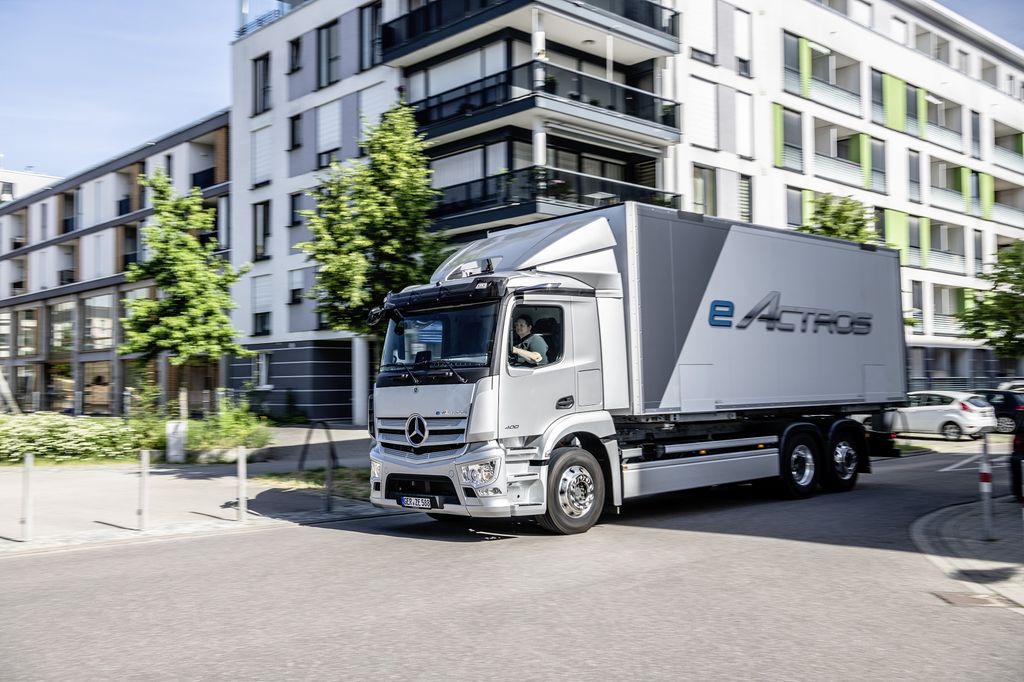Truk listrik Mercedes-Benz eActros