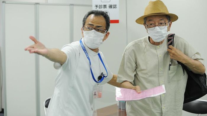 Jepang bersiap memberikan bantuan 2 juta dosis vaksin kepada Indonesia. Diperkirakan vaksin tersebut akan tiba di bulan Juli.