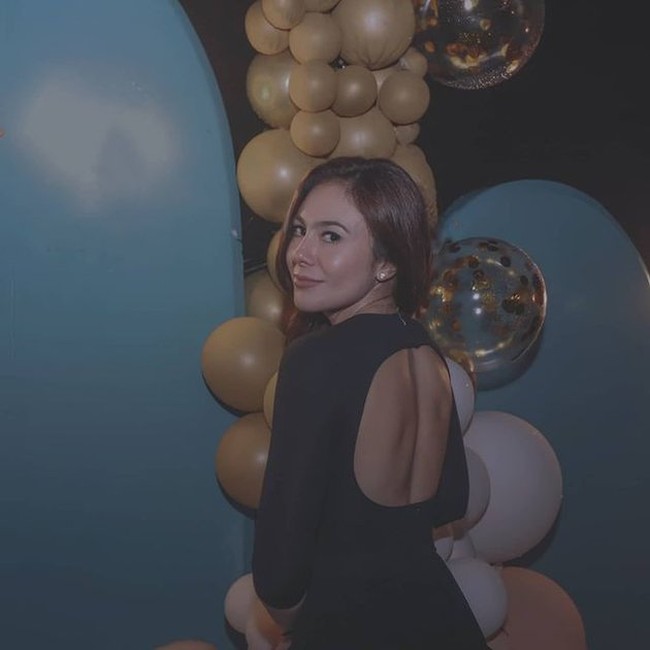 Penampilan Wulan Guritno memang selalu berhasil mencuri perhatian. Walaupun sudah berusia 40 tahun namun Wulan masih tetap terlihat awet muda. Foto: Instagram/@wulanguritno