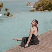 Aktris bernama asli Sri Wulandari Lorraine Joko Guritno itu memang memiliki body goals yang kerap membuat iri banyak netizen. Bagaimana menurutmu penampilannya yang satu ini? Foto: Instagram/@wulanguritno