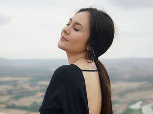 Wulan Guritno Pamer Foto Seksi di Kolam Renang, Bikin Salfok & Auto Naik Imun