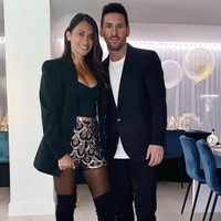 Antonella Rocuzzo dinikahi Lionel Messi pada  30 Juni 2017 di Rosario, Argentina. Rocuzzo dan Messi baru saja merayakan ulang tahun pernikahan ke-4. Foto: Dok. Instagram @ antonelaroccuzzo