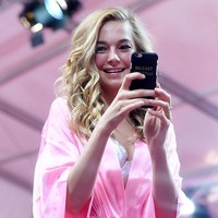 Bridget Malcolm, mantan model Victorias Secret mengungkap ukuran branya dulu dan sekarang. Pengakuannya tersebut dalam rangka menyebut bahwa brand pakaian dalam tersebut toxic. Foto: Getty Images