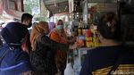 Corona Menggila, Apotek di Bekasi Diserbu Warga