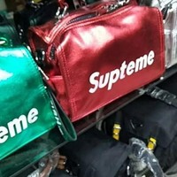 Positif thinking, mungkin memang ada kesalahan penulisan saat pembuatannya. Mungkin saat itu yang membuat tasnya sedang kurang tidur. Foto: Instagram/@sukijan.id