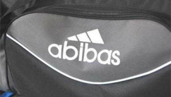 Merek fashion olahraga yang satu ini pasti langka, tidak bisa di temukan di sembarang tempat. Kamu pernah lihat yang seperti ini? Foto: 1cak.com