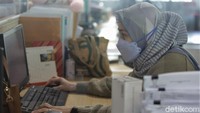 Untuk sektor esensial diberlakukan 50% maksimum staf Work from Office (WFO) dengan protokol kesehatan, dan untuk sektor kritikal diperbolehkan 100% maksimum staf WFO dengan menerapkan protokol kesehatan ketat.