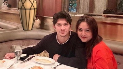 Romantisnya Iko Uwais dan Audy Item saat Menikmati Soto Betawi