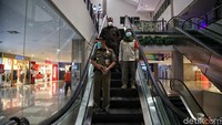 Sementara itu, meningkatnya kasus COVID-19 di Tanah Air pascalebaran membuat pemerintah memutuskan untuk menerapkan PPKM Darurat.