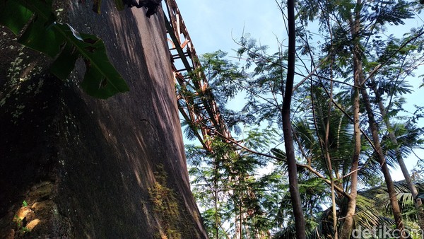 Konstruksi Jembatan Cikacepit luar biasa, usianya sudah lebih 100 tahun tapi masih berdiri kokoh. Bangunan buatan Belanda memang selalu tahan lama, kata Hilmi Saputra (25), warga Cilacap, yang sengaja berkunjung, Jumat (2/7/2021). Konstruksi Jembatan Cikacepit luar biasa, usianya sudah lebih 100 tahun tapi masih berdiri kokoh. Bangunan buatan Belanda memang selalu tahan lama, kata Hilmi Saputra (25), warga Cilacap, yang sengaja berkunjung, Jumat (2/7/2021).