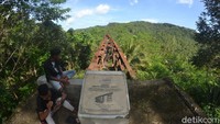 Eks jembatan kereta api (KA) Cikacepit di Desa Pamotan, Kecamatan Kalipucang, Kabupaten Pangandaran, menyimpan potensi daya tarik wisata. Salah satu jembatan KA terpanjang yang ada di Indonesia ini bisa menjadi destinasi wisata budaya dan edukasi.