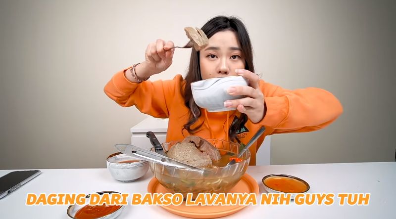 Jessica Jane Mukbang Makanan Jumbo, Ada Bakso hingga Lobster 2 Kg!