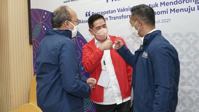 Arsjad Rasjid resmi ditetapkan menjadi Ketua Umum Kamar Dagang dan Industri (KADIN) Indonesia Periode 2021-2026 melalui Musyawarah Nasional (Munas) ke-VIII, di Hotel Claro, Kendari, Sulawesi Tenggara, Kamis (1/7/2021)