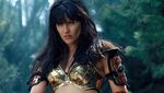 7 Potret Lucy Lawless, Pemeran Xena: Warrior Princess Dulu vs. Kini
