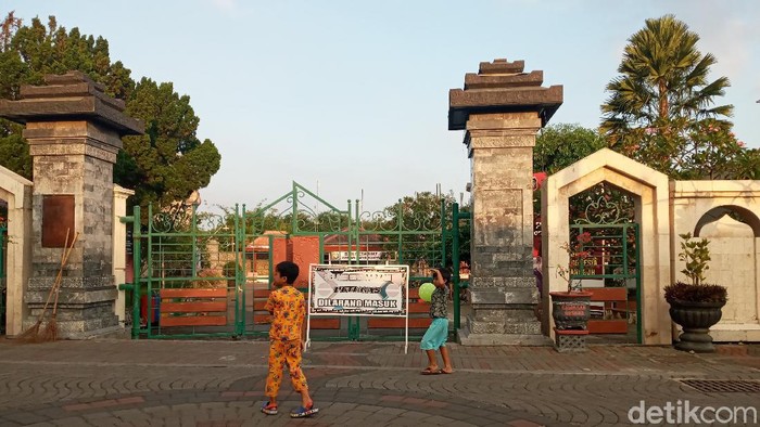 Kota Blitar termasuk daerah yang akan melaksanakan PPKM Darurat. Sambil menunggu Perwali terbit, penutupan kawasan wisata Makam Bung Karno (MBK) diperpanjang.