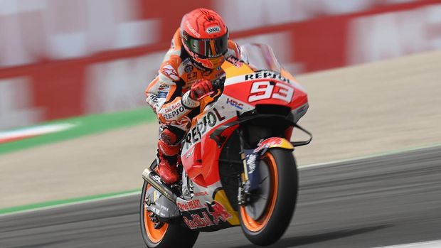 ASSEN, NETHERLANDS - JUNE 26: Marc Marquez of Spain and Repsol Honda Team heads down a straight during the MotoGP of Netherlands - Qualifying at TT Circuit Assen on June 26, 2021 in Assen, Netherlands. (Photo by Mirco Lazzari gp/Getty Images)