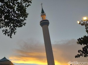 Masjid Al Akbar Surabaya Tutup Selama PPKM Darurat, Azan Tetap Berkumandang