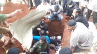Sebelum meninggal Mbak You berpesan. Pesannya ke keluarga agar rukun jangan ada apa-apa, kemudian (pesannya yang kedua) minta agar bulan Juli keluarga jangan kemana-mana, kata keponakannya, Arif. Foto: Yudha Maulana/detikHOT