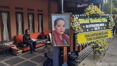 Potret Haru Pemakaman Mbak You, Selamat Jalan!