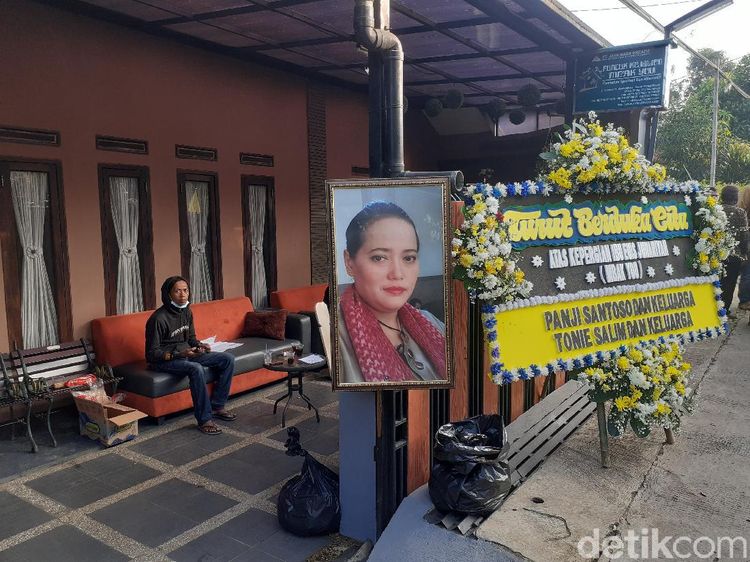Potret Haru Pemakaman Mbak You, Selamat Jalan!