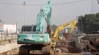 Secara konstruksi, Underpass Bulak Kapal memiliki struktur bore pile dengan panjang terowongan utama 690 meter, terdiri dari 2 lajur dengan lebar masing-masing lajur 3,5 meter.
