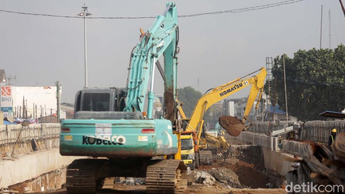 Menanti Rampungnya Proyek Underpass Bulak Kapal Proyek pembangunan underpass Bulak Kapal ini jadi titik simpul pengurai kemacetan yang kerap terjadi akibat pertemuan lintas sebidang dan lajur kereta api.