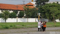 Pelaksanaan PPKM darurat dibagi sesuai dengan asesmen situasi pandemi di kabupaten/kota di Jawa dan Bali, yaitu level 4 dan level 3. Kota Solo pun diketahui masuk dalam level 4 bersama dengan Kota Semarang, Kora Magelang, Klaten, Sleman, dan Kota Yogyakarta.