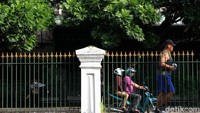Wali Kota Solo Gibran Rakabuming Raka pun mengatakan aturan yang akan diberlakukan saat penerapan PPKM Mikro Darurat akan lebih ketat dibandingkan dengan surat edaran (SE) Wali Kota. Sesuai dengan SE Wali Kota Solo menyebutkan ada sejumlah pembatasan yang dilakukan selama PPKM. Mulai dari kegiatan di masyarakat, perkantoran, pendidikan hingga berbagai sektor lainnya.