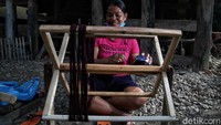 Salah satu perajin sarung Batak mengaku sudah 20 tahun menjadi penenun dan bertahan hidup dengan menjual kain sarung Batak seharga minimal Rp600 ribu hingga jutaan rupiah.