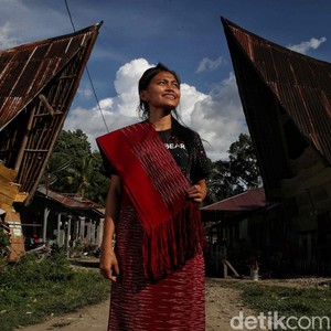 Di Balik Pesona Ulos: Tantangan Perajin dan Upaya Revitalisasi Di Balik Pesona Ulos: Tantangan Perajin dan Upaya Revitalisasi