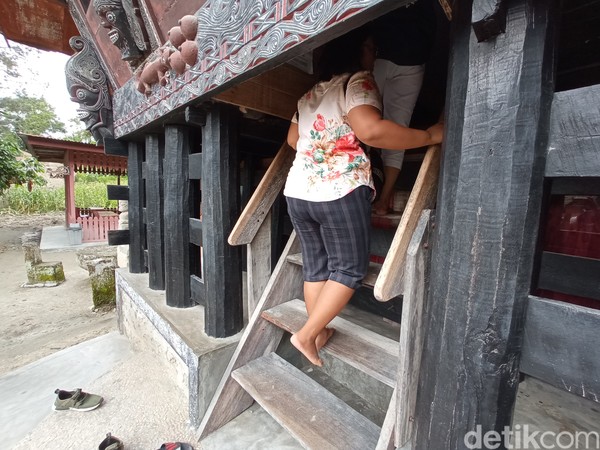 Uniknya, bangunan museum adalah rumah tradisional batak. (Bonauli/detikcom)