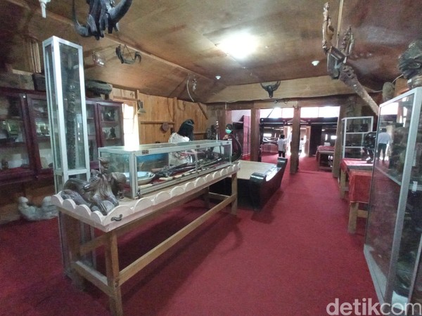 Mulai dari perkakas dapur, ranjang sampai tempat perhiasan masih tersimpan lengkap. (Bonauli/detikcom) Mulai dari perkakas dapur, ranjang sampai tempat perhiasan masih tersimpan lengkap. (Bonauli/detikcom)
