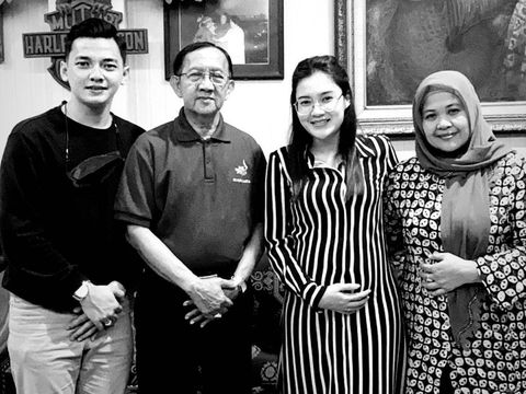 Nella Kharisma berduka Ki Manteb Sudharsono meninggal dunia