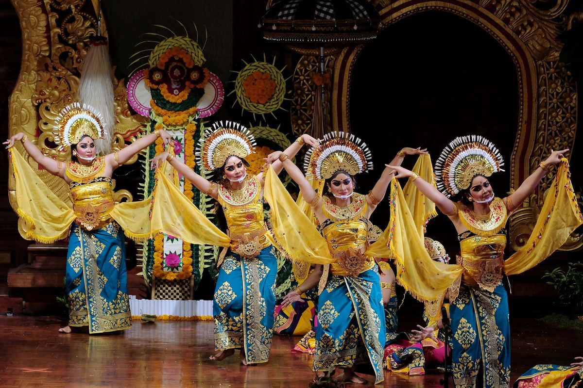 Apa sikap yang harus dimiliki setiap warga negara indonesia yang kaya akan budaya