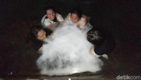 Air soda yang keluar hangat, sehingga cocok untuk berendam saat malam hari. (Bonauli/detikcom)
